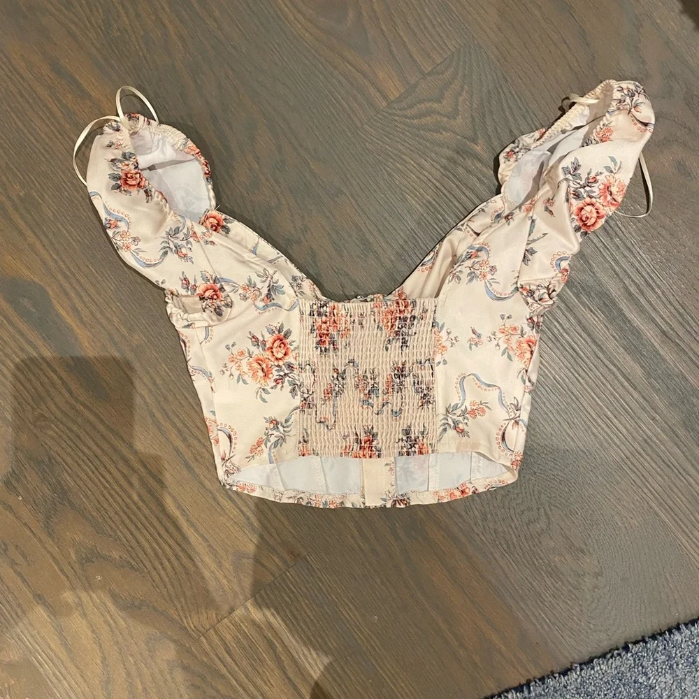 Urban Outfitters - Picture 3 of 6